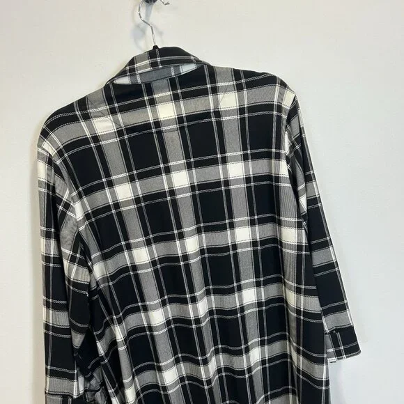 Market & Spruce Black and White Plaid Top - Picture 8 of 9